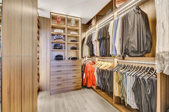 1000 Quayside Ter 707, Miami, FL 33138