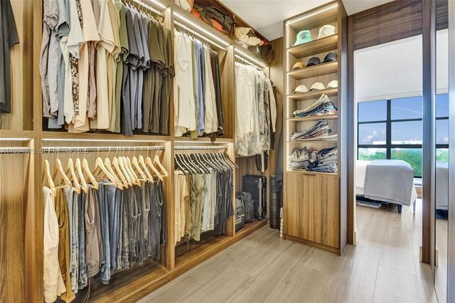 1000 Quayside Ter 707, Miami, FL 33138