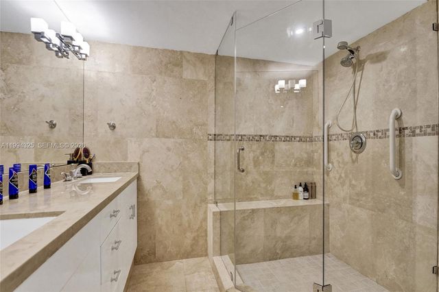 1000 Quayside Ter 707, Miami, FL 33138