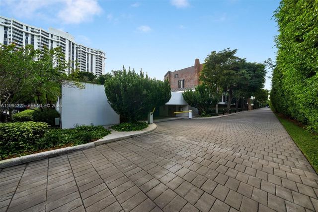 1000 Quayside Ter 707, Miami, FL 33138