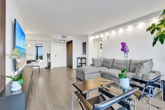 1000 Quayside Ter 707, Miami, FL 33138