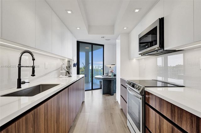 1000 Quayside Ter 707, Miami, FL 33138