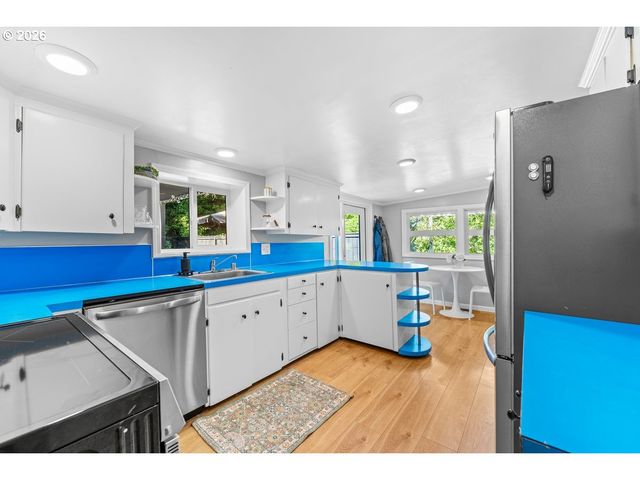 9101 Sw 23RD Dr, Portland, OR 97219