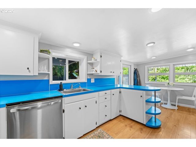 9101 Sw 23RD Dr, Portland, OR 97219
