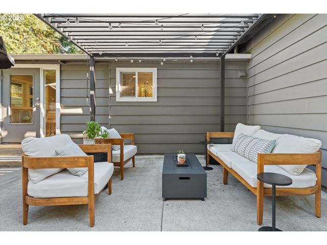 9101 Sw 23RD Dr, Portland, OR 97219