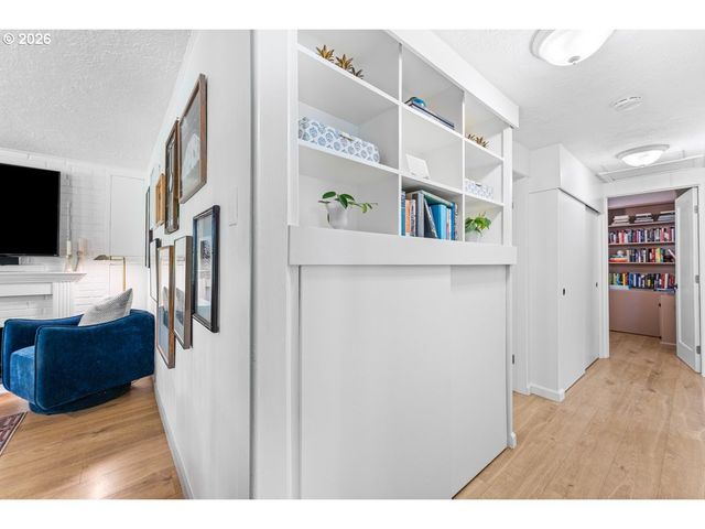 9101 Sw 23RD Dr, Portland, OR 97219