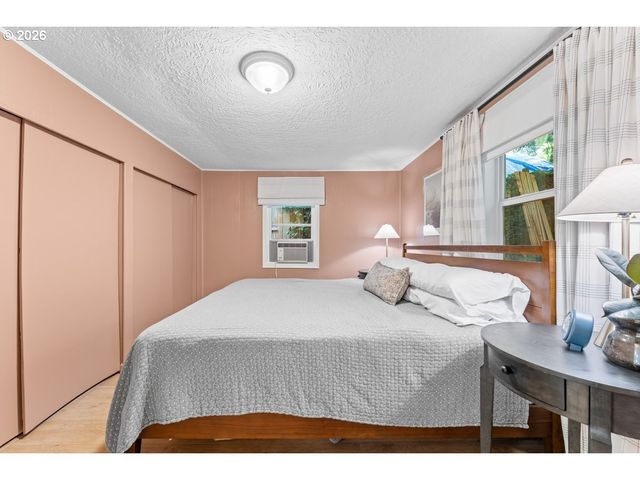 9101 Sw 23RD Dr, Portland, OR 97219