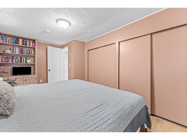 9101 Sw 23RD Dr, Portland, OR 97219