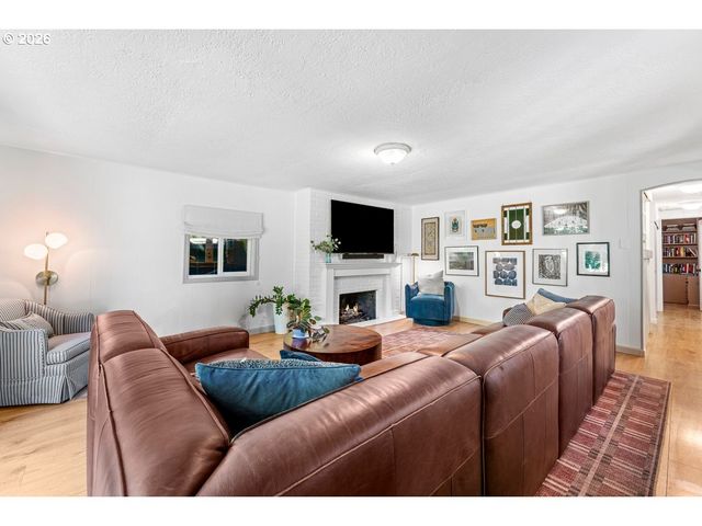 9101 Sw 23RD Dr, Portland, OR 97219