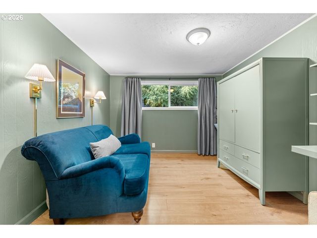 9101 Sw 23RD Dr, Portland, OR 97219