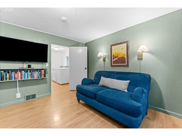 9101 Sw 23RD Dr, Portland, OR 97219