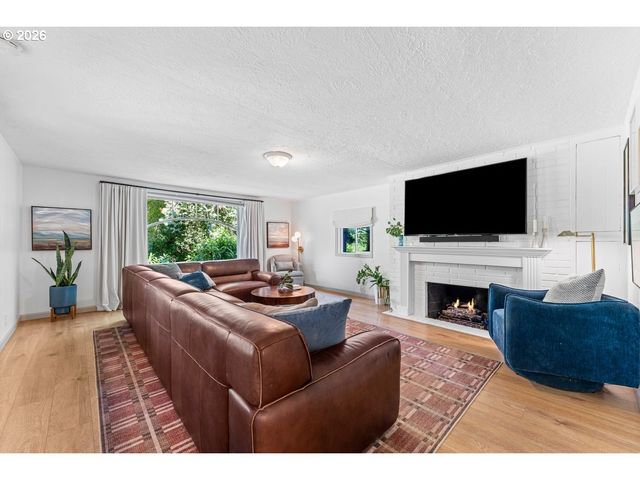 9101 Sw 23RD Dr, Portland, OR 97219