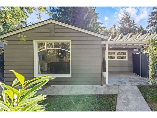 9101 Sw 23RD Dr, Portland, OR 97219