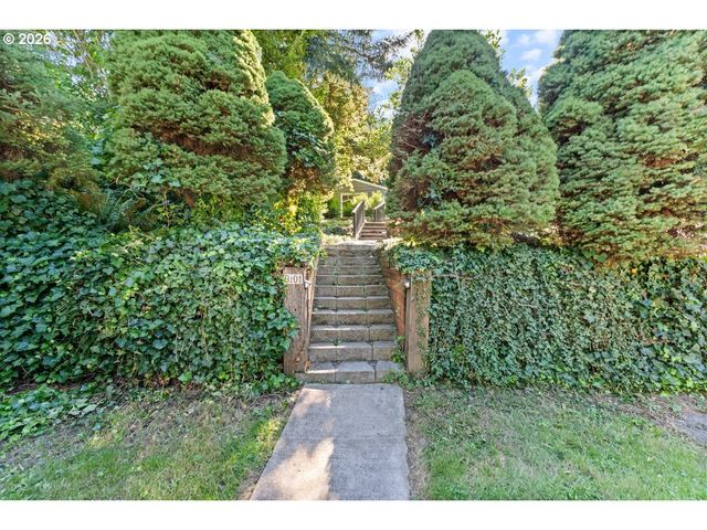9101 Sw 23RD Dr, Portland, OR 97219