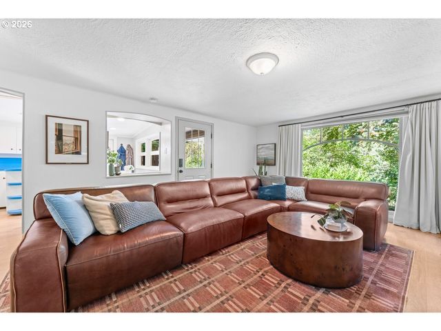 9101 Sw 23RD Dr, Portland, OR 97219