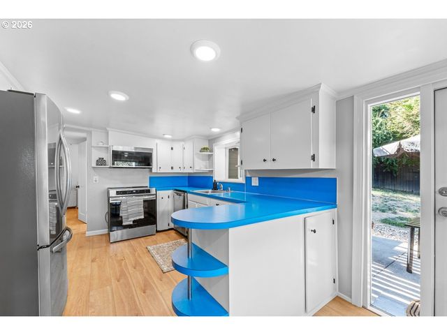 9101 Sw 23RD Dr, Portland, OR 97219