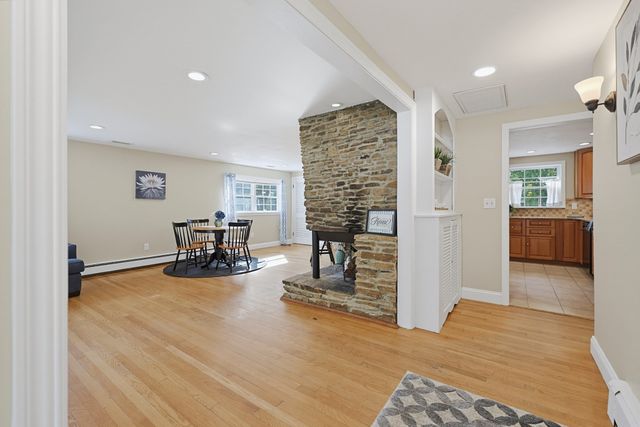2 Malden St, Oxford, MA 01540
