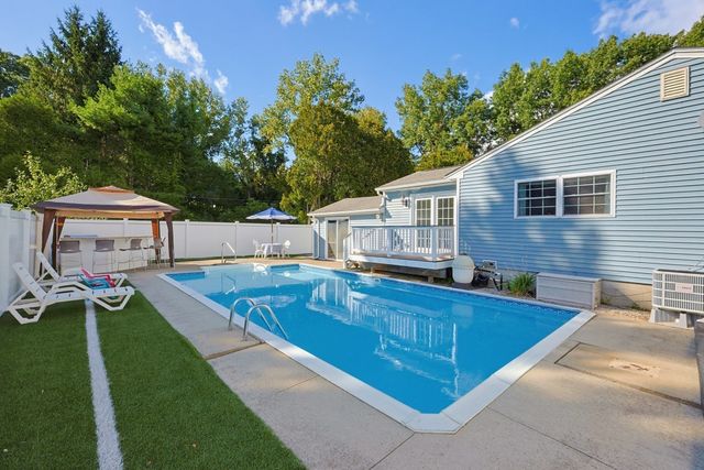 2 Malden St, Oxford, MA 01540