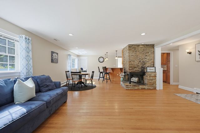 2 Malden St, Oxford, MA 01540