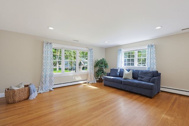 2 Malden St, Oxford, MA 01540