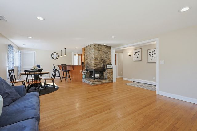 2 Malden St, Oxford, MA 01540