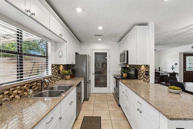 5069 Aztec Drive, The Colony, TX 75056