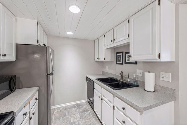 18645 Clear View Court, Minnetonka, MN 55345