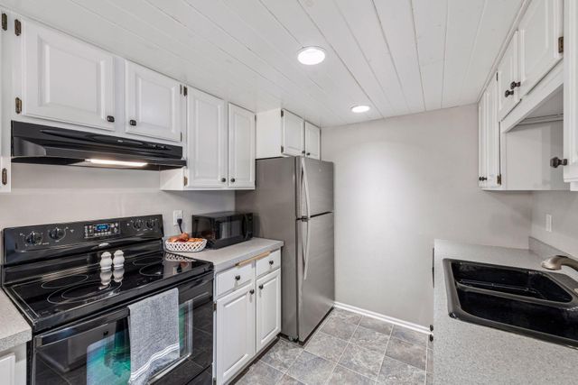 18645 Clear View Court, Minnetonka, MN 55345