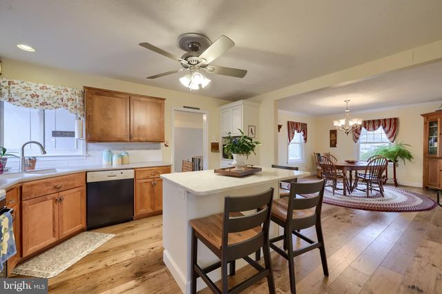 314 W CONESTOGA ST, New Holland, PA 17557