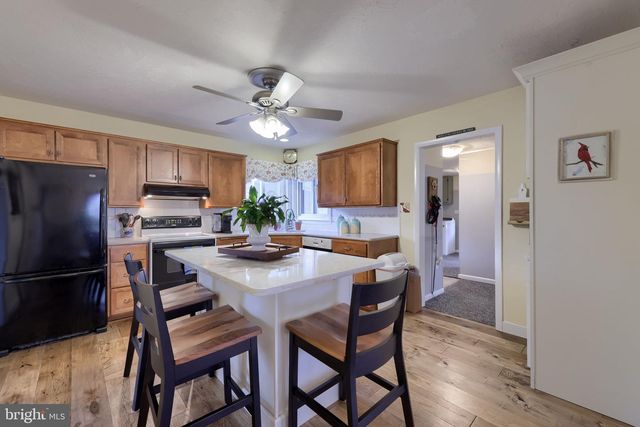 314 W CONESTOGA ST, New Holland, PA 17557