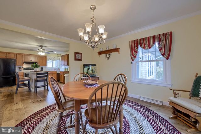 314 W CONESTOGA ST, New Holland, PA 17557