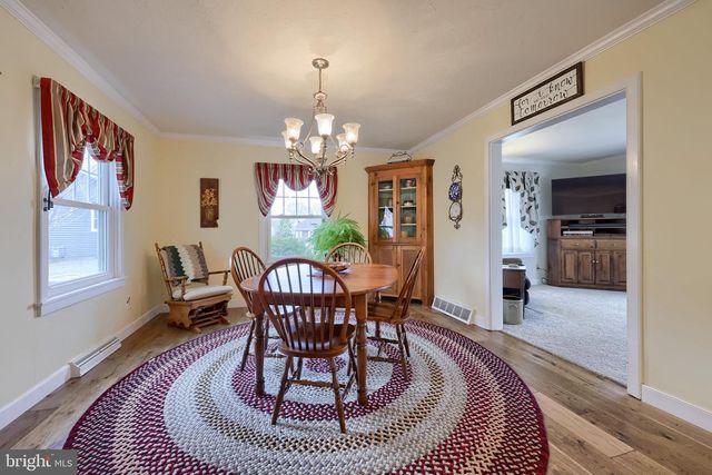 314 W CONESTOGA ST, New Holland, PA 17557