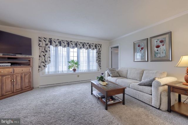 314 W CONESTOGA ST, New Holland, PA 17557