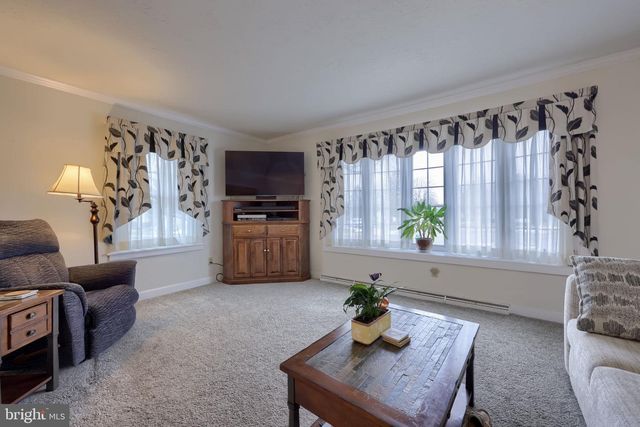 314 W CONESTOGA ST, New Holland, PA 17557