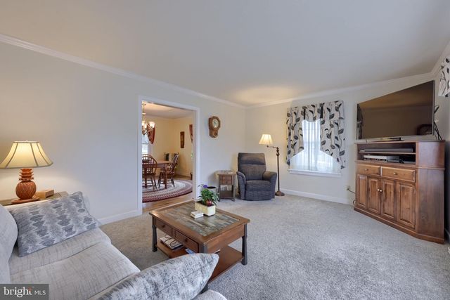 314 W CONESTOGA ST, New Holland, PA 17557