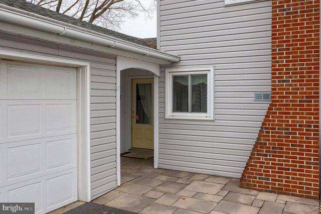 314 W CONESTOGA ST, New Holland, PA 17557