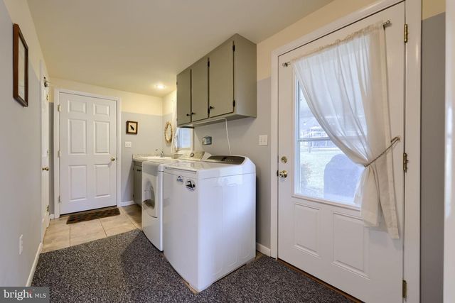 314 W CONESTOGA ST, New Holland, PA 17557