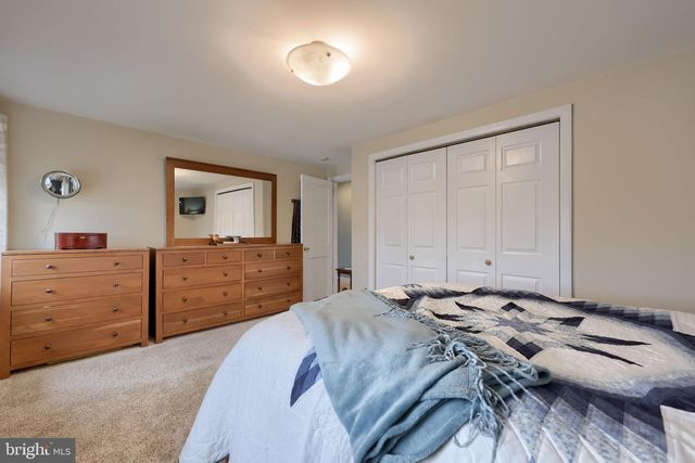 314 W CONESTOGA ST, New Holland, PA 17557