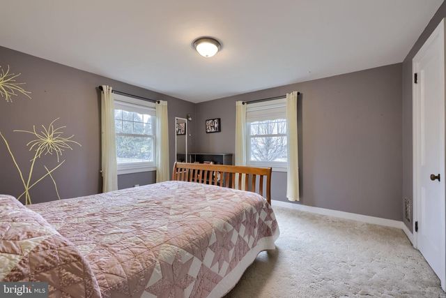 314 W CONESTOGA ST, New Holland, PA 17557