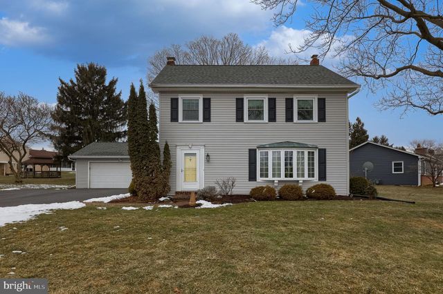 314 W CONESTOGA ST, New Holland, PA 17557