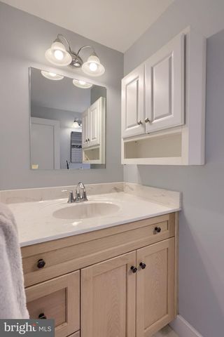 314 W CONESTOGA ST, New Holland, PA 17557