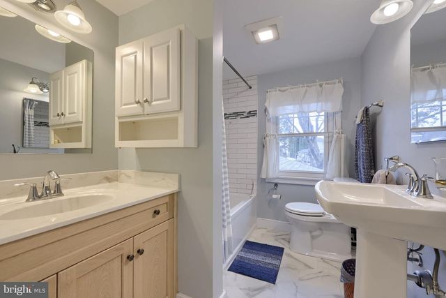 314 W CONESTOGA ST, New Holland, PA 17557