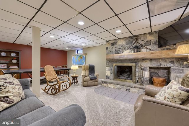 314 W CONESTOGA ST, New Holland, PA 17557