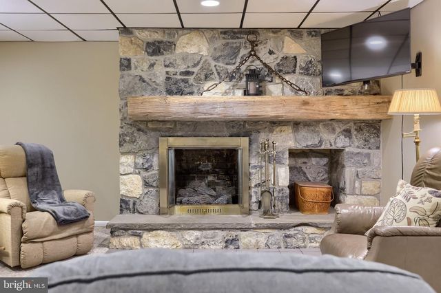 314 W CONESTOGA ST, New Holland, PA 17557