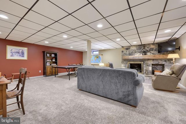 314 W CONESTOGA ST, New Holland, PA 17557