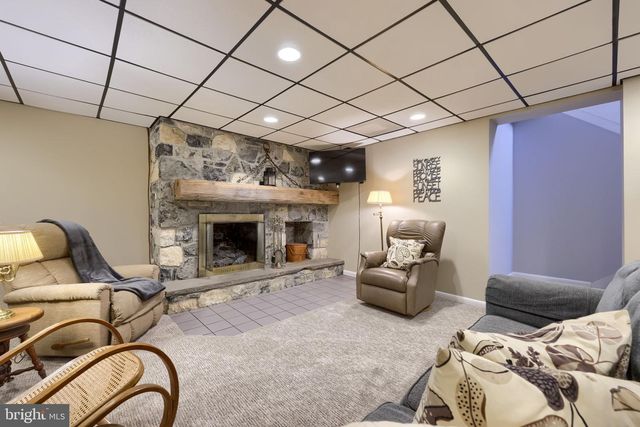 314 W CONESTOGA ST, New Holland, PA 17557