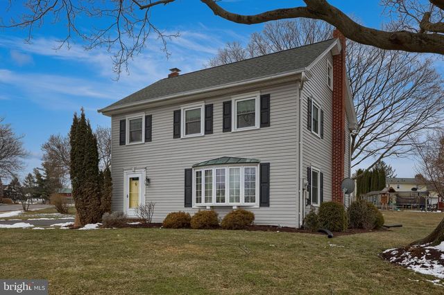 314 W CONESTOGA ST, New Holland, PA 17557