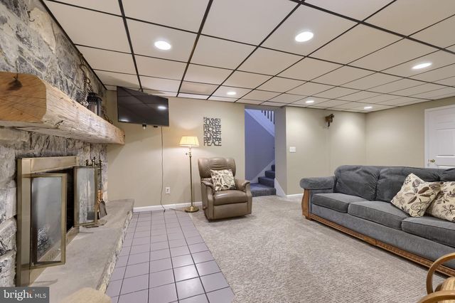 314 W CONESTOGA ST, New Holland, PA 17557