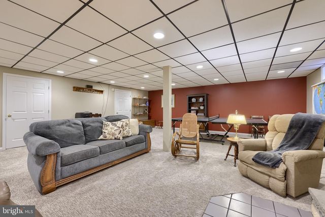 314 W CONESTOGA ST, New Holland, PA 17557