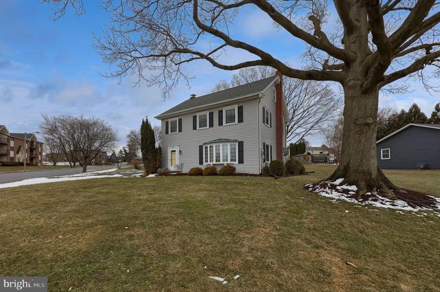 314 W CONESTOGA ST, New Holland, PA 17557